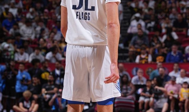 云开体育-21中5得10分！弗拉格：我很难找到比赛节奏 这和大学有很大差异