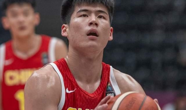 世青赛让陈家政成赢家！得分全队最稳，顶投+防守强悍，未来可期