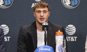 投篮还没适应弗拉格上半场疯狂出手 15中5得到10分3板1助2断